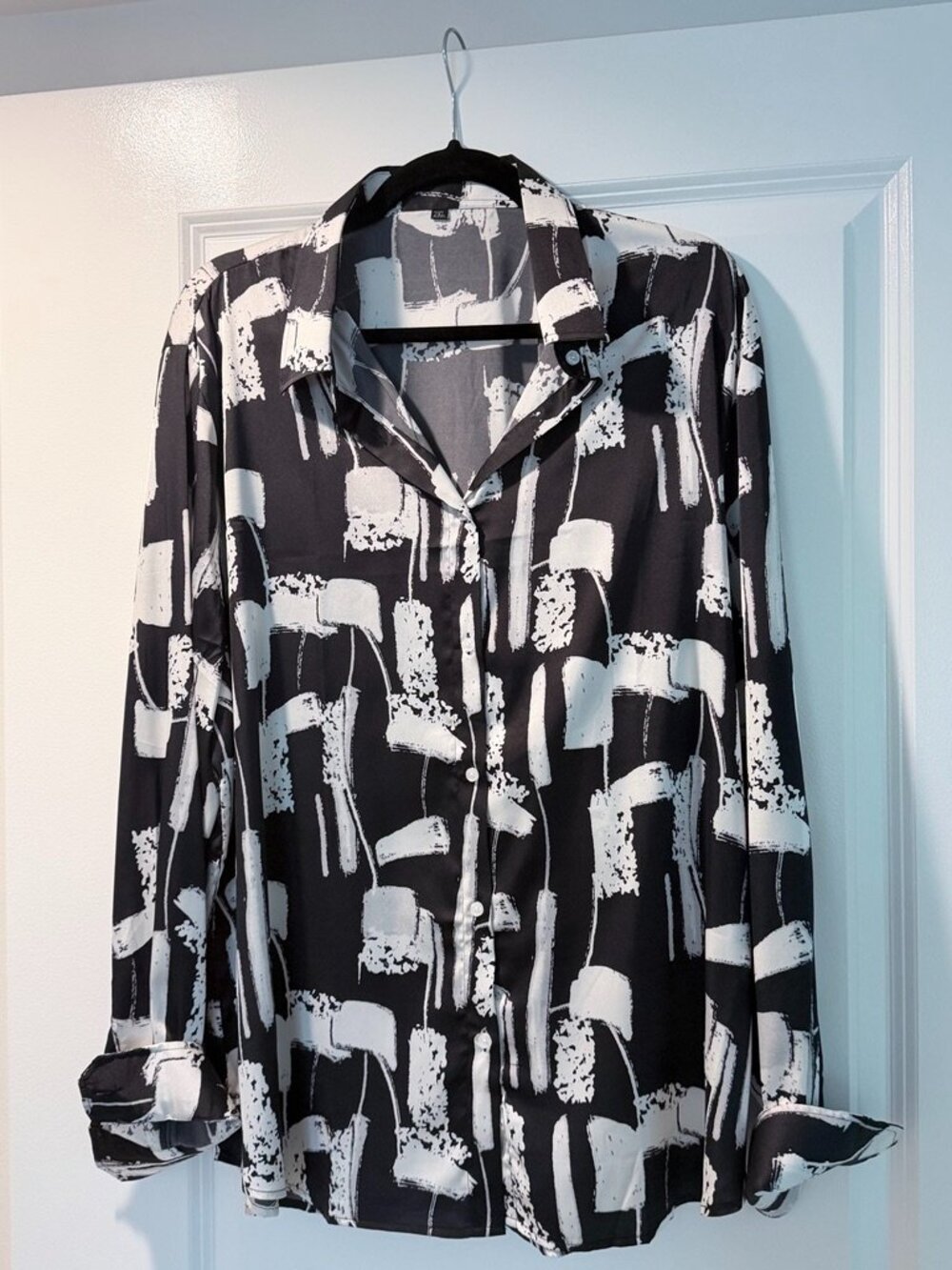 PLus size 2x satin feel shirt! Beautiful print, LIKE NEW!